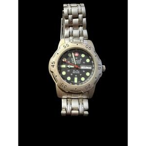 Wenger Swiss Military Sea King 100M Dive Watch Stainless Steel Bracelet Day Date